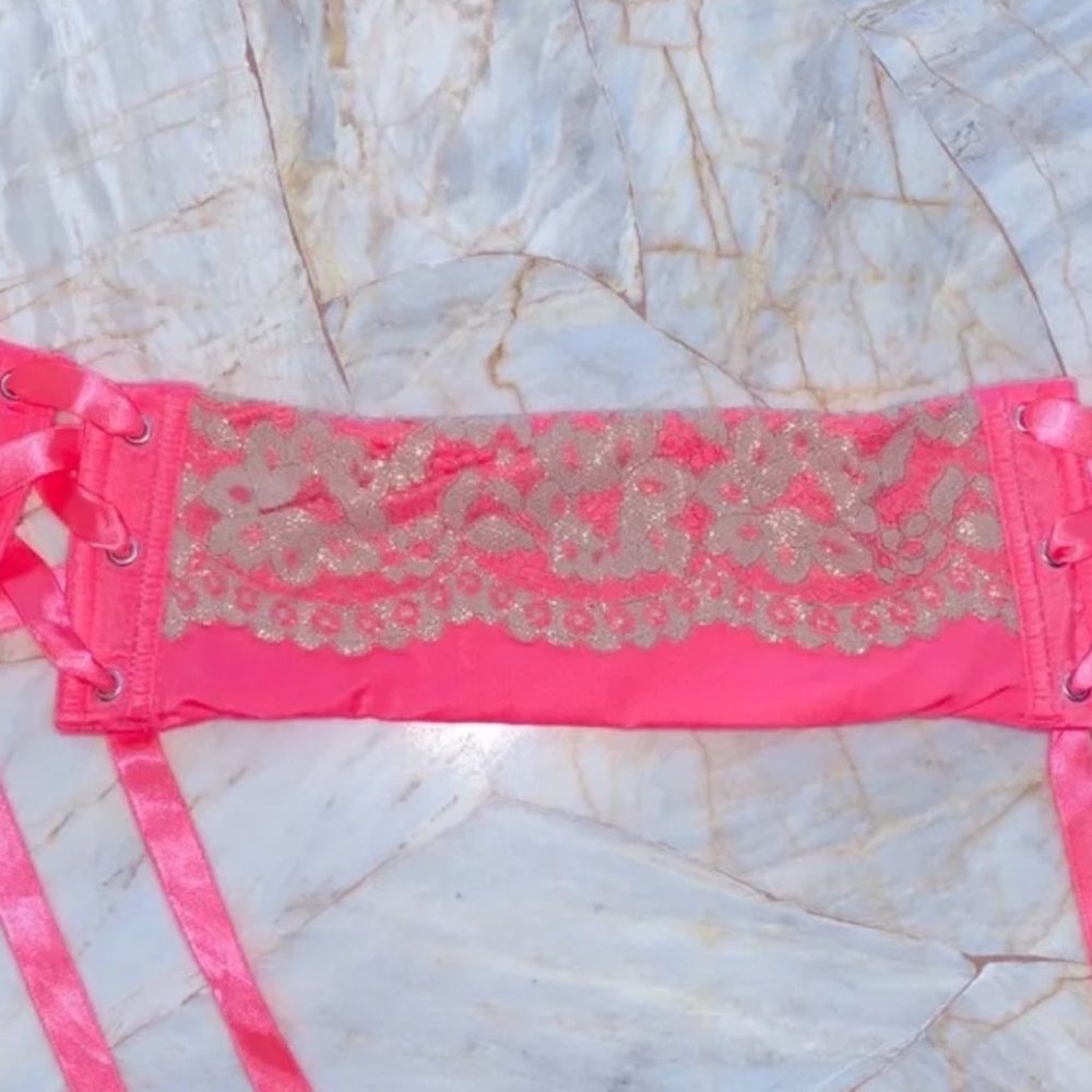 Medium /Large VS Very Sexy Garder Belt w Ribbon